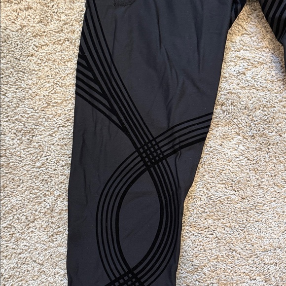 Fanka brand- Black, High-Waist Seamless Leggings with Subtle Pattern - Picture 2 of 7